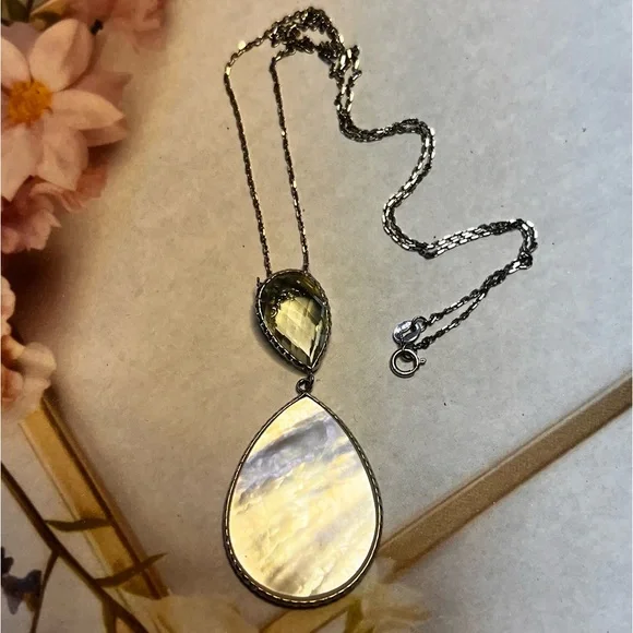 14K White Gold Peridot & Mother Of Pearl Necklace - Picture 4 of 16